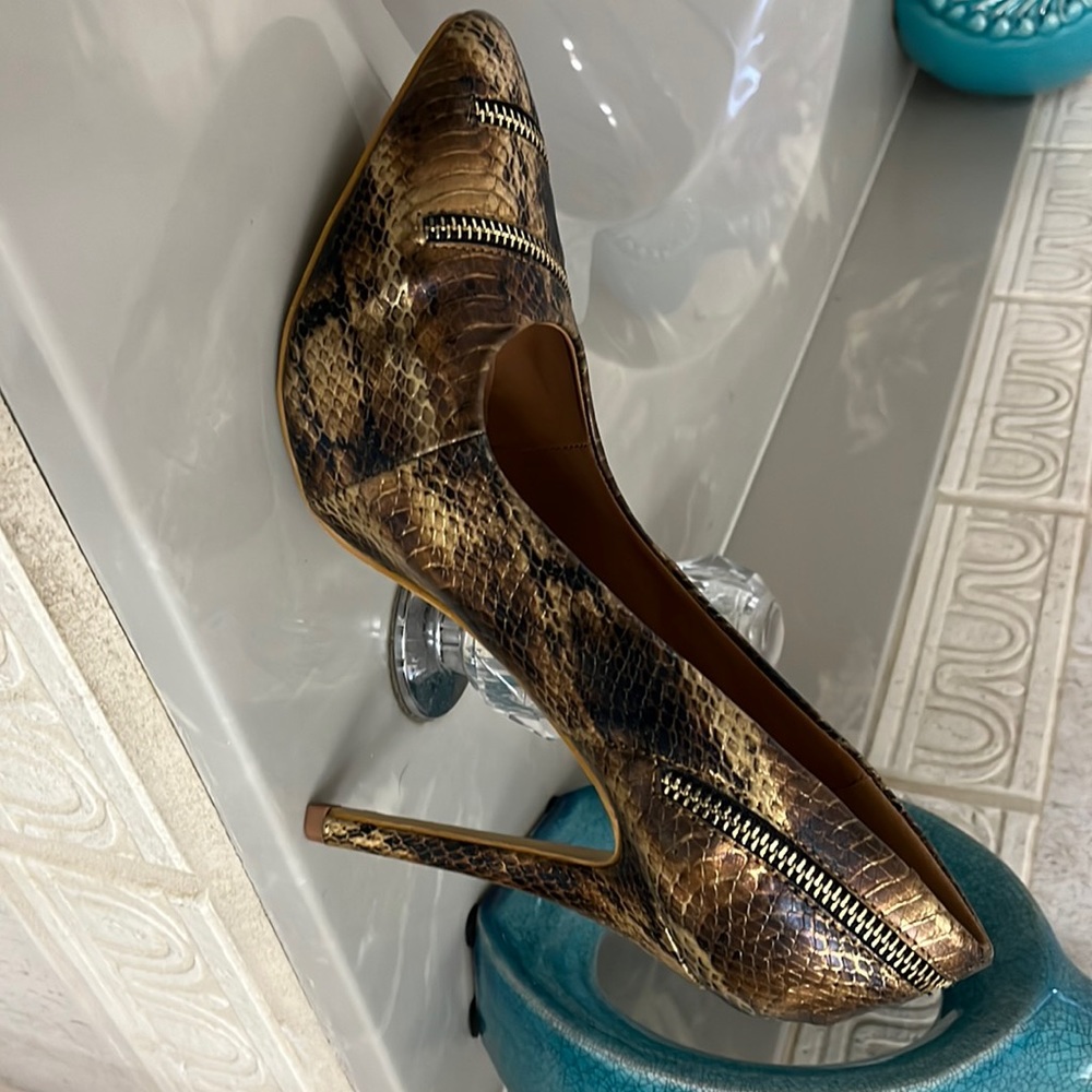 Women Size 11 High heel shoe by Ashley Stewart